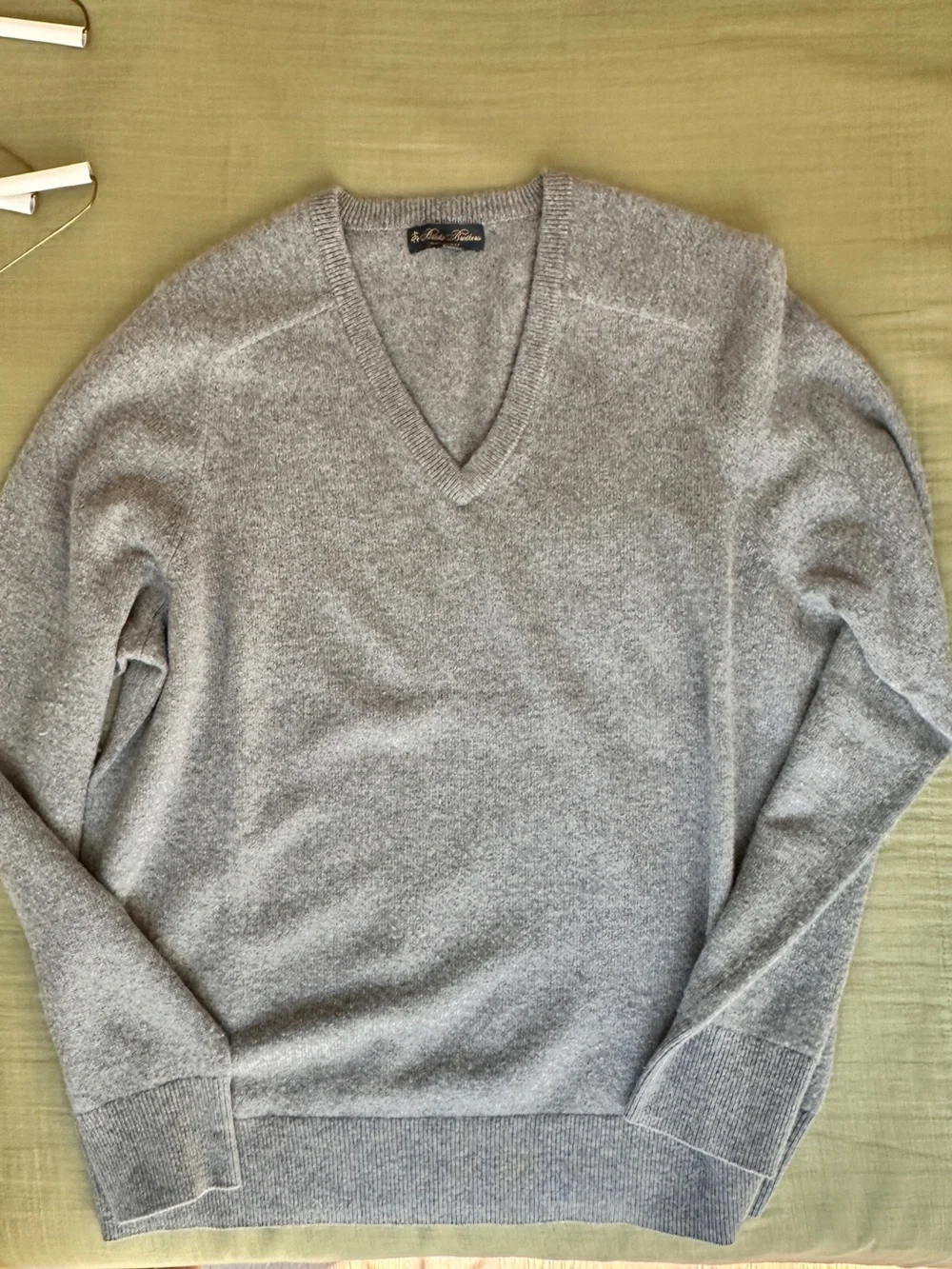 Men's Cashmere V neck Sweater in Light Heather Gray
